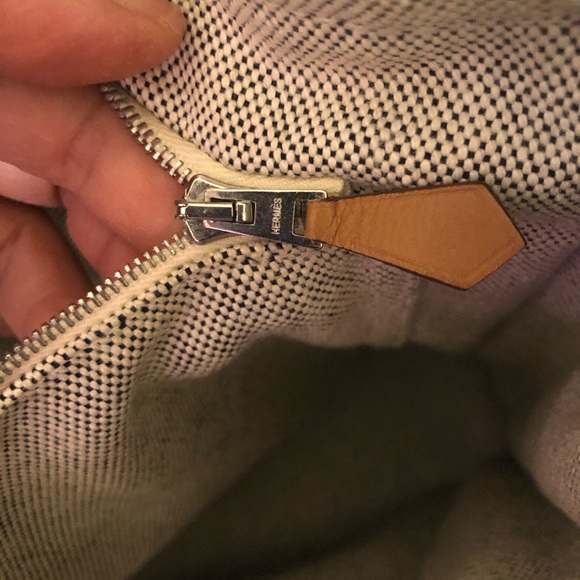 Authentic HERMES TOTE - Picture 14 of 15